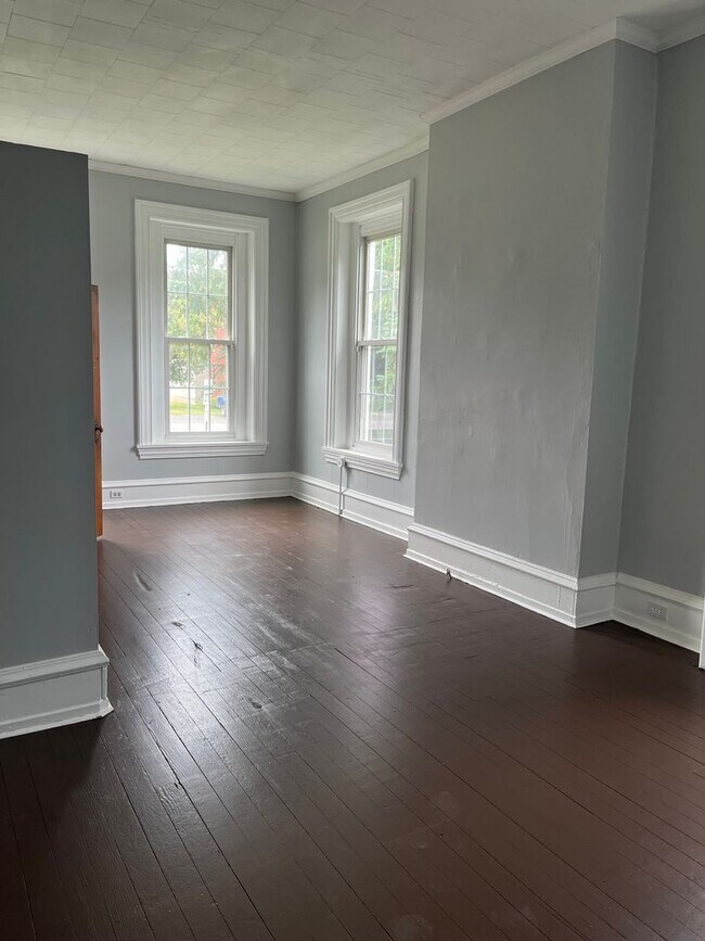 Building Photo - 1461 Manor St
