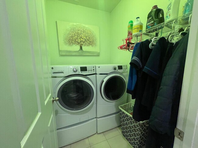 Building Photo - Beautiful Fully Furnished Home