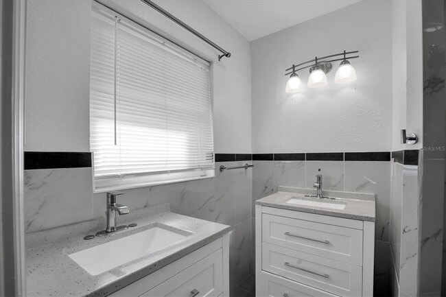 Building Photo - 765 56th Ave S