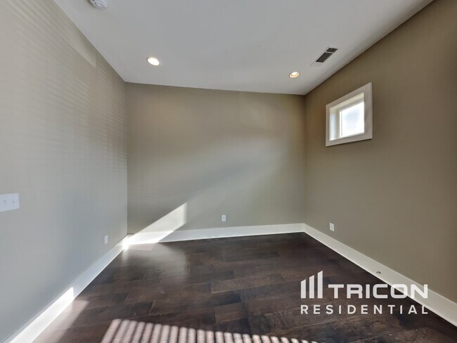 Building Photo - 1200 Hillwood Private Cove