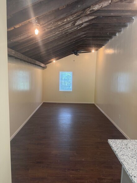 Building Photo - 627 Rodi Rd