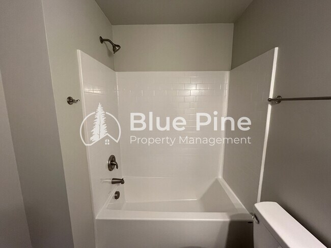 Building Photo - 1622 Hannah Ln