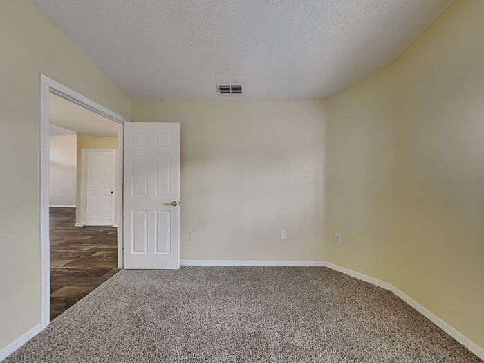 Building Photo - 4892 Palm View Dr N