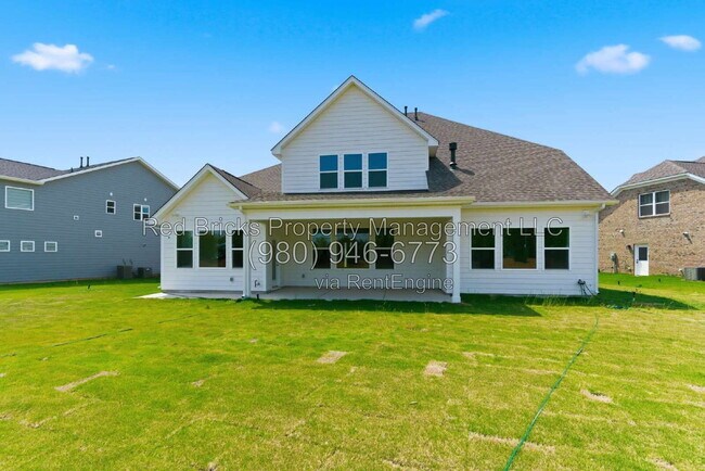 Building Photo - 4016 Dahlia Dr