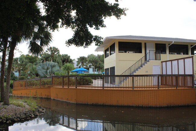 Building Photo - ANNUAL RENTAL - PINE HAVEN-2 BED/2 BATH --...