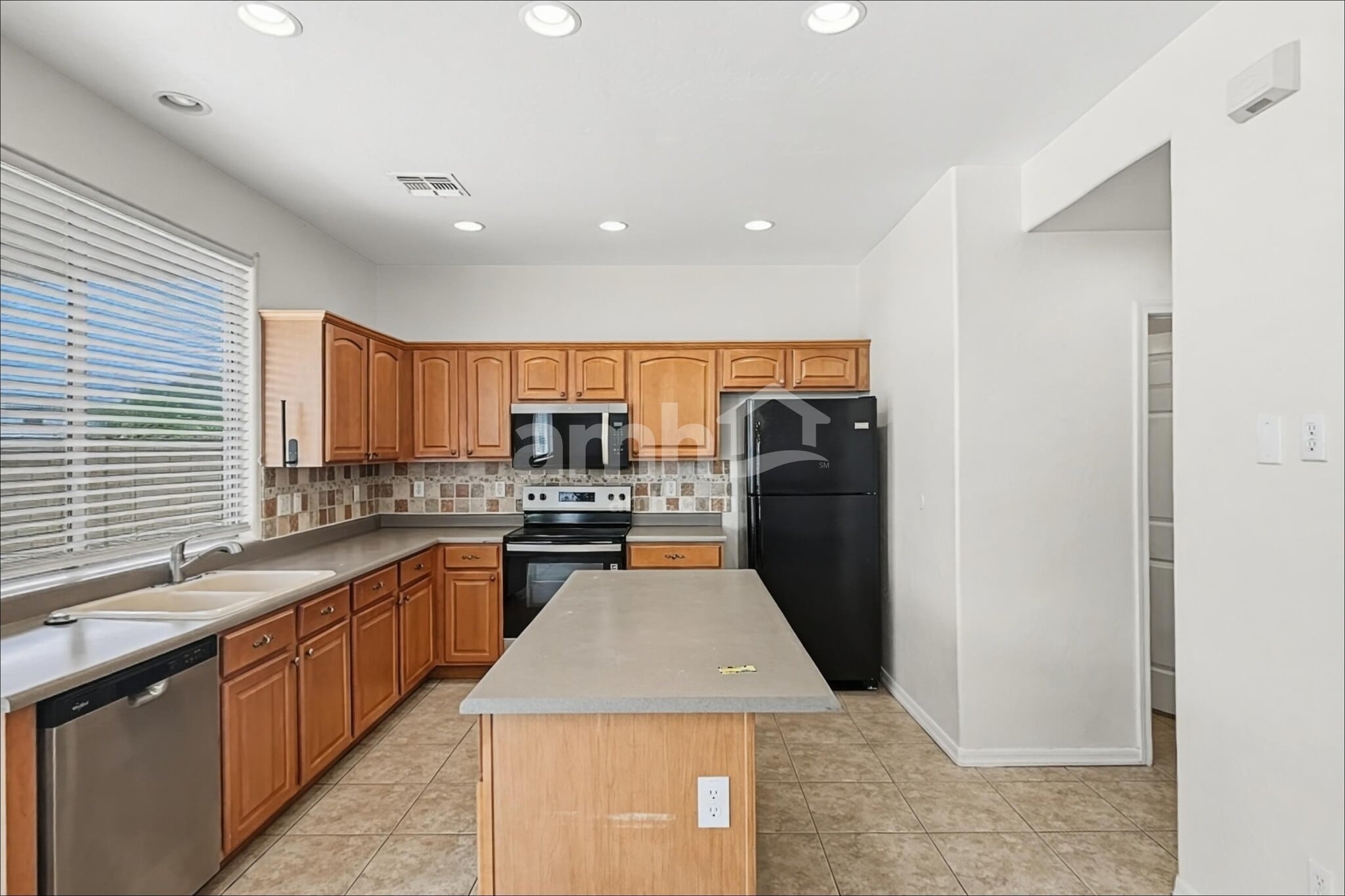 Building Photo - 14493 W Weldon Ave