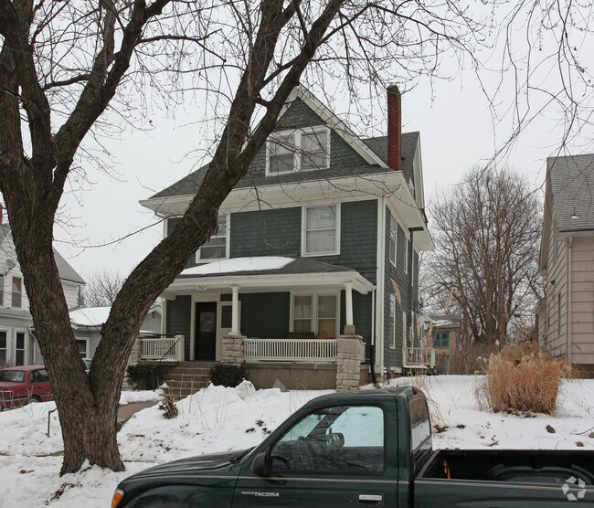Building Photo - 3821 Bell St