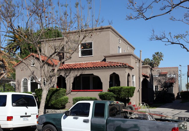 Building Photo - 967 N Park Cir