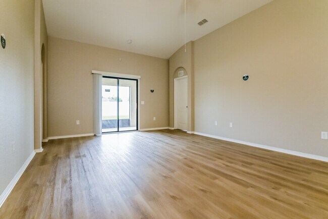 Building Photo - 1771 Williamsburg Dr