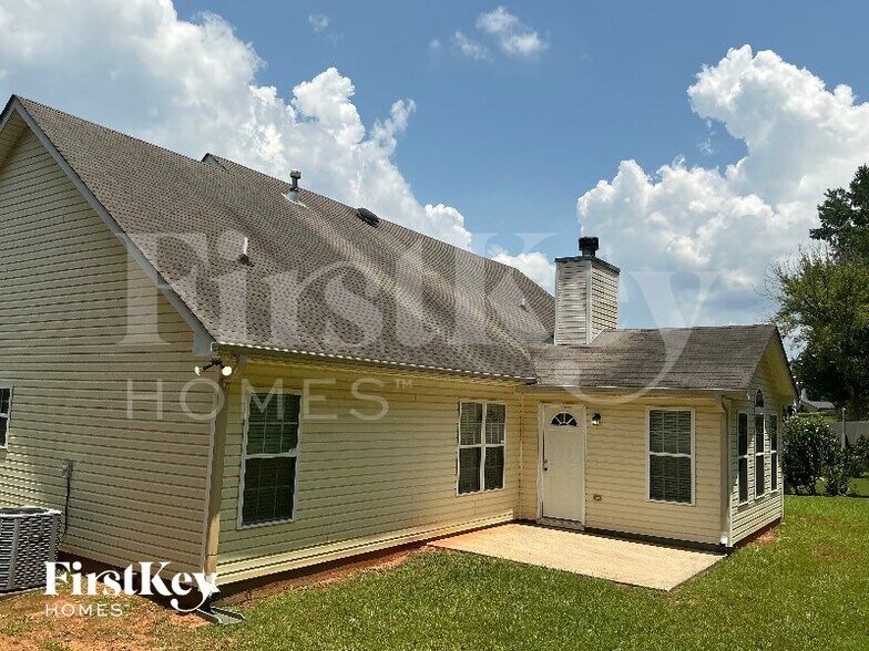 Building Photo - 3349 Meadovista Dr
