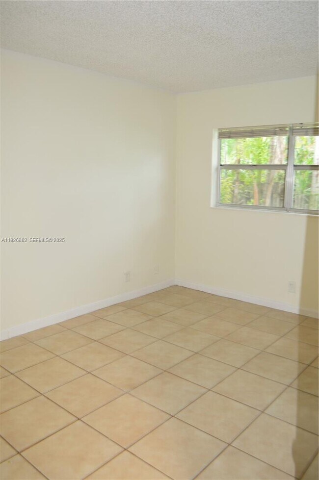 Building Photo - 274 SW 9th St