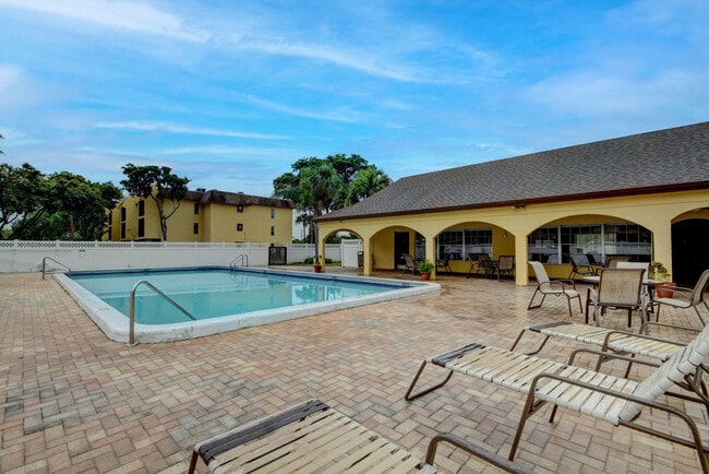 Building Photo - 460 NW 20th St