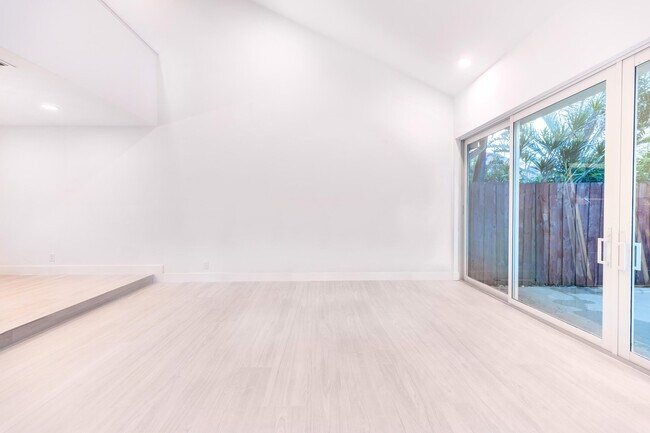 Building Photo - 7860 Stanway Pl