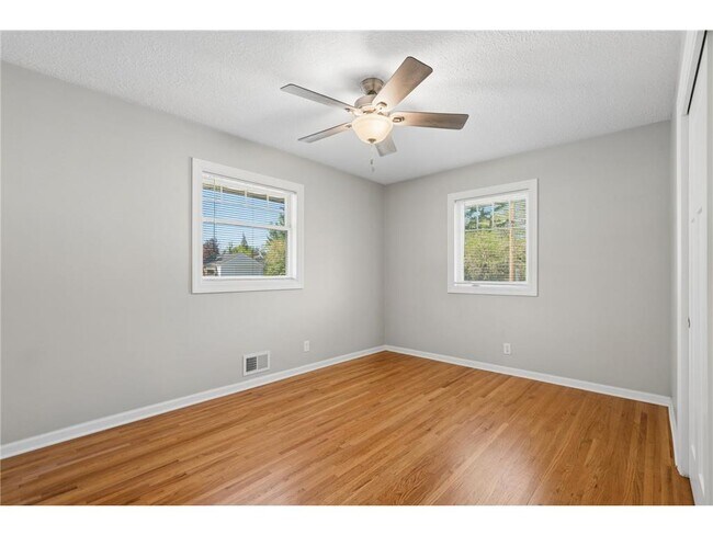 Building Photo - 3100 W 55th St