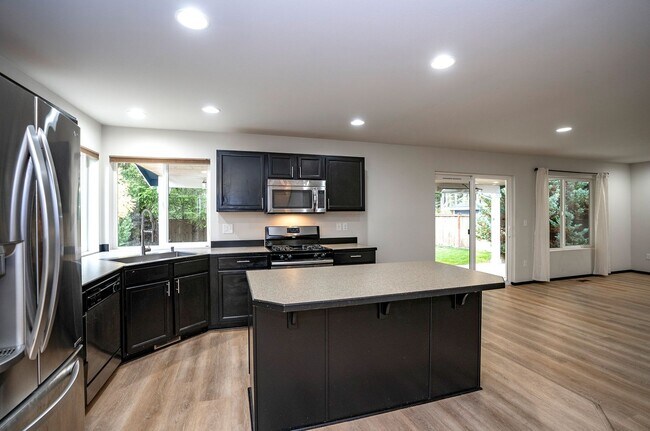 Building Photo - Charming 3BR/2.5BA in Desirable Gig Harbor...