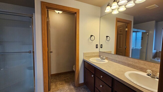 Building Photo - Large 4 Bed Home in Yelm