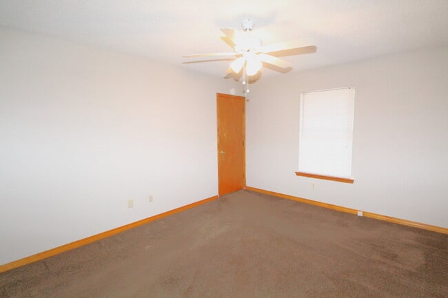 Building Photo - Available 8/15 – Charming 3BR/2BA Milton H...