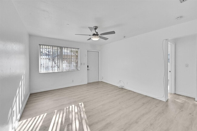 Building Photo - 2409 Taft St