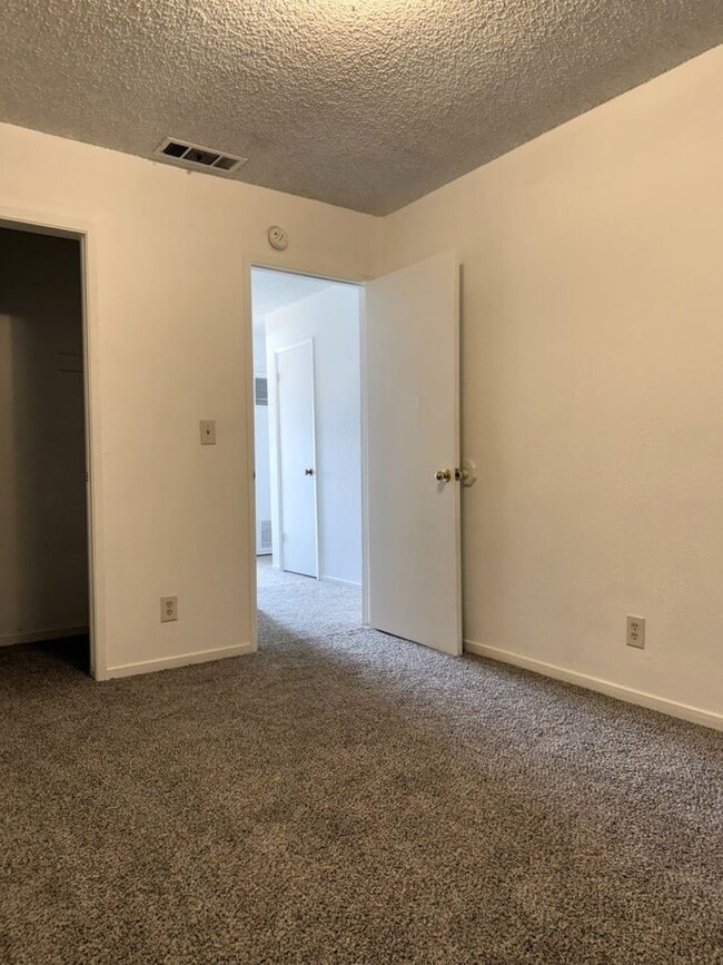 Building Photo - 1445/1447 Madison Ct.