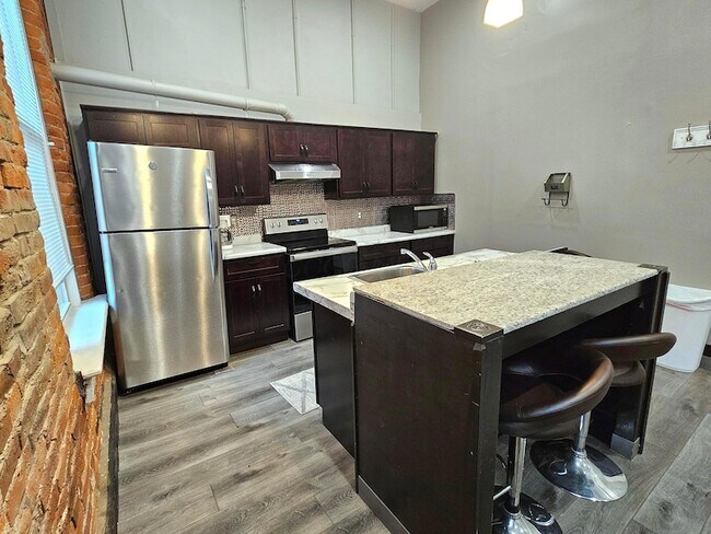 Building Photo - 4 N Park Pl