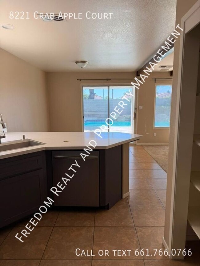 Building Photo - 8221 Crab Apple Ct