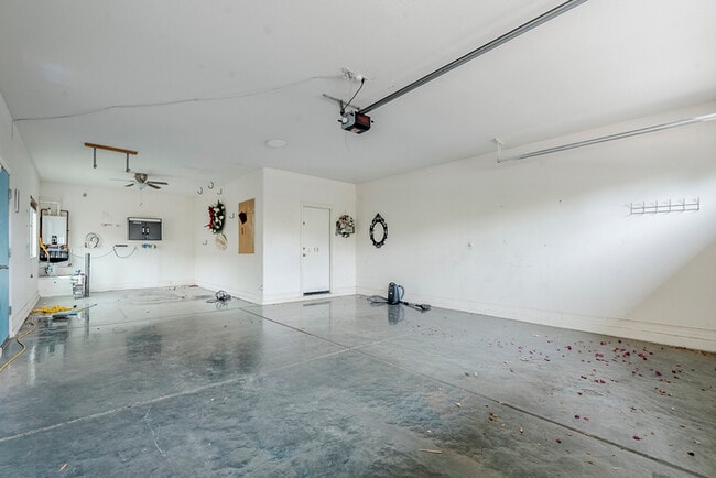 Building Photo - 2744 E Donato Dr