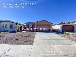 Building Photo - 3534 E Dakota Dr