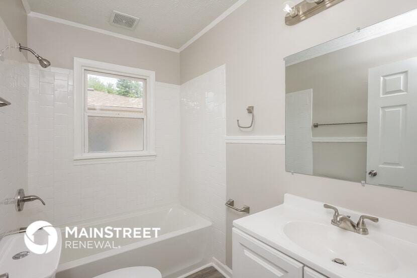 Building Photo - 7809 Axtell Ave