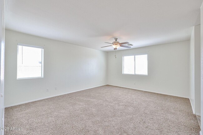 Building Photo - 25771 W Satellite Ln