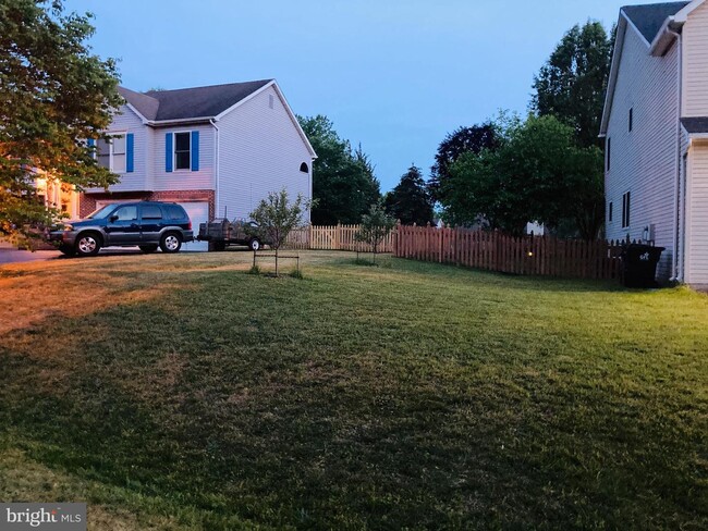 Building Photo - 6830 Red Rose Village Dr