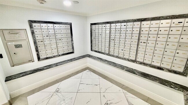 Building Photo - 531 N Ocean Blvd