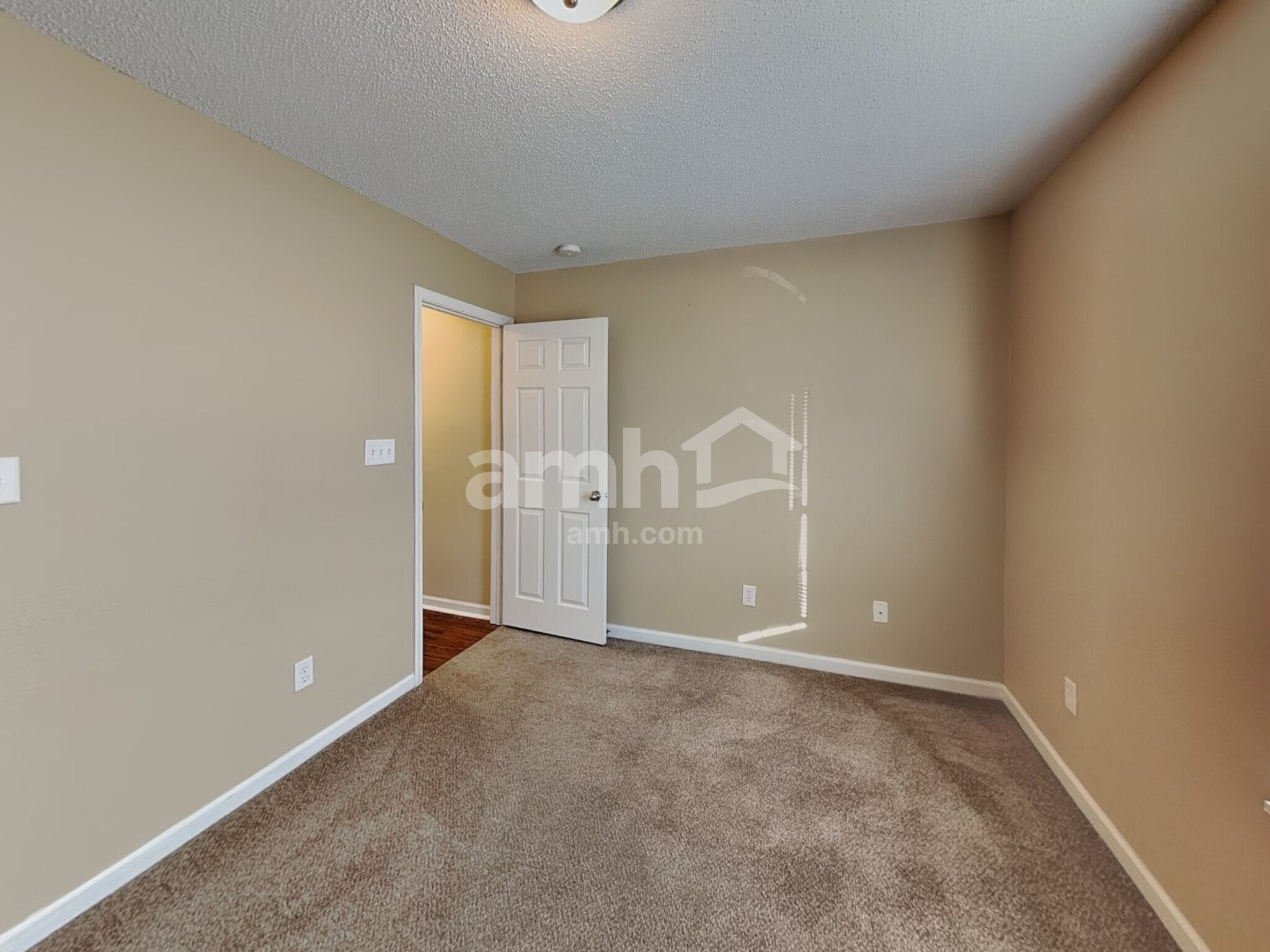 Building Photo - 1438 Dowell St