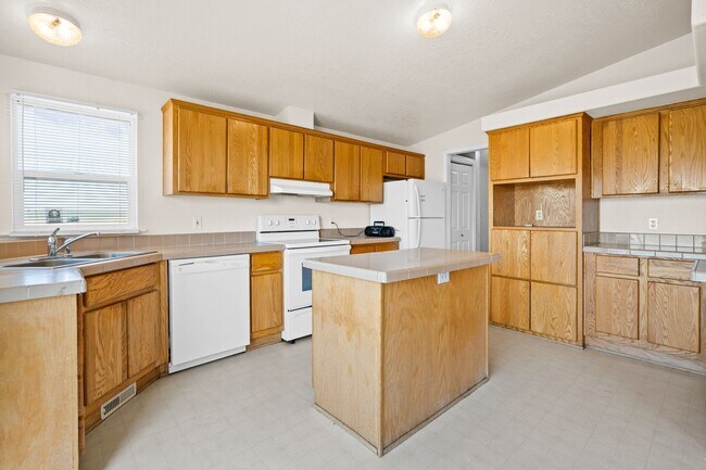 Building Photo - Country Living with a Huge Shop - 3BR on Acreage, Livestock Welcome!