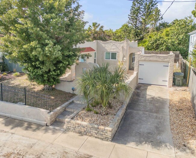 Building Photo - Renovated Spanish-Style 2/1 Beach Bungalow...