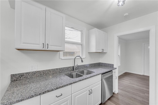 Building Photo - 1511 E 196th St