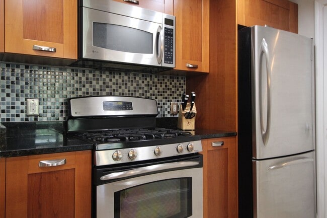 Building Photo - Midtown 1BR Condo