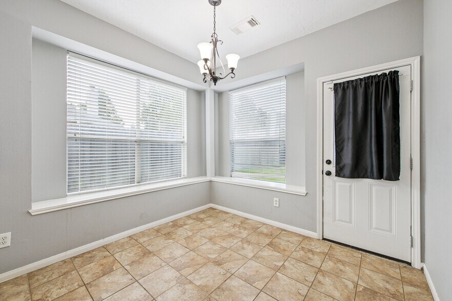Building Photo - 7414 Dane Hill Dr