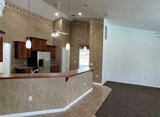 Building Photo - Comfortable Living in a Peaceful Setting