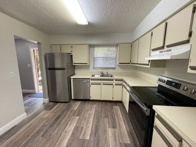 Building Photo - 200 St Andrews Blvd