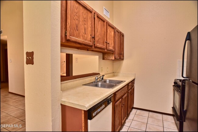 Building Photo - 11645 Gordon Cooper Ln