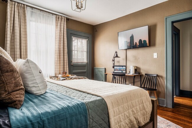 Building Photo - 713 Grandin Rd