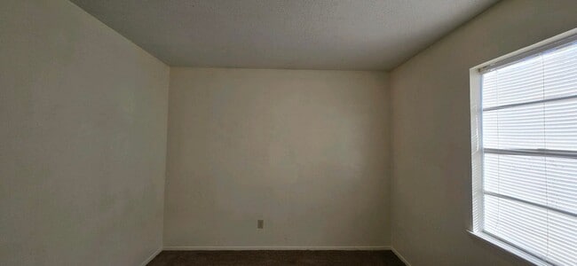 Building Photo - COMING SOON! 2 Bedroom 2 Bath in Longview!