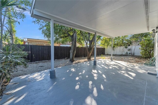 Building Photo - 5208 NE 5th Ave