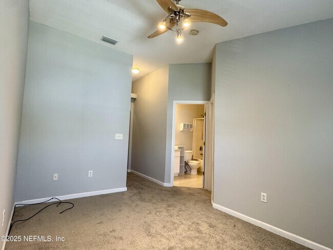 Building Photo - 580 Crystal Way