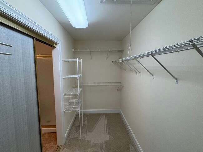 Building Photo - 7127 Weddington Brook Dr
