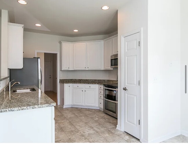 Building Photo - 12 E Swift Creek Rd