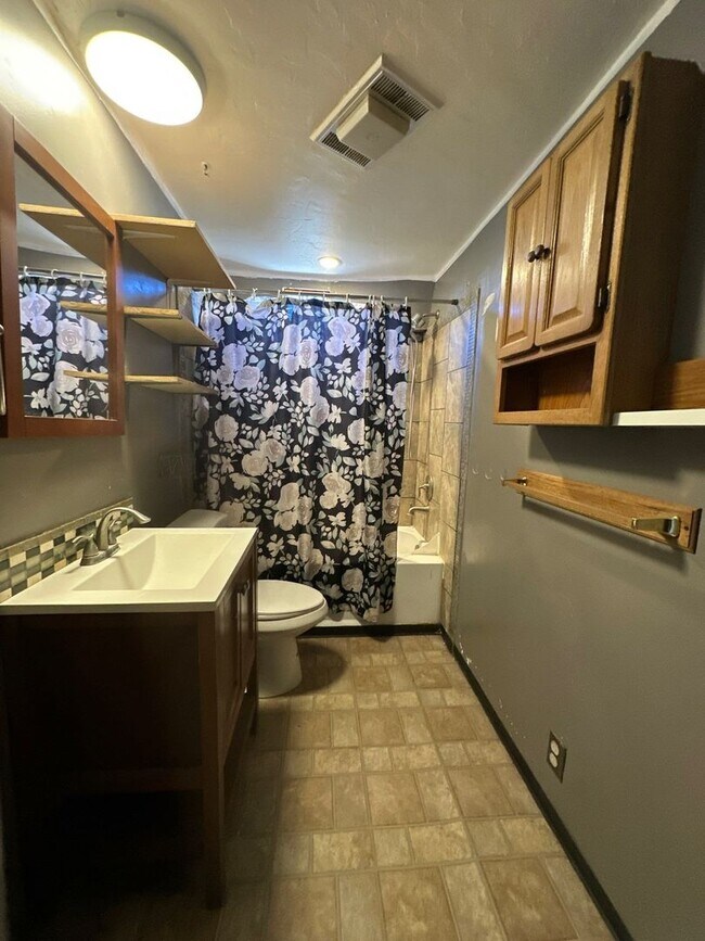 Building Photo - 804 N 2nd St