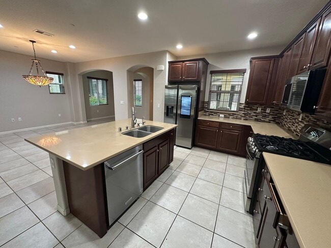 Building Photo - Beautiful 3 Bedroom, 2.5 Bath Mountain House Home
