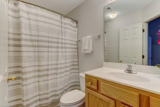 Building Photo - Amazing 2 bedroom 2.5 bathroom townhouse in NW Greensboro Keswick Place. Lawn care included.