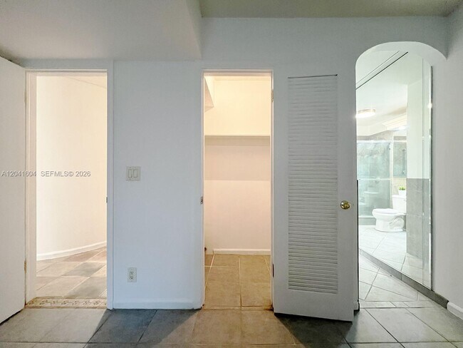Building Photo - 2161 NE 68th St